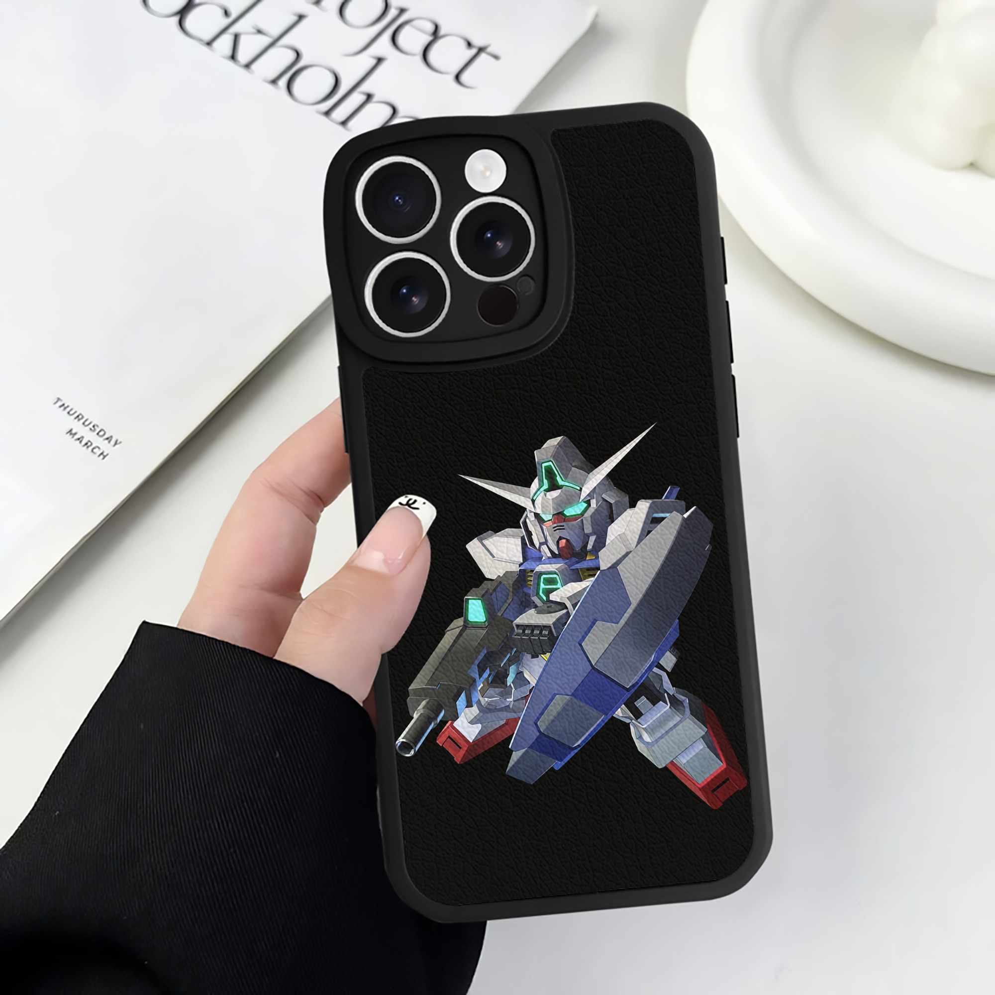 （画像用） 機動戦士ガンダム Mobile Suit Gundam 【iPhone 16シリーズ対応】シリコンスマホケース（レザー調） 材質：シリコン